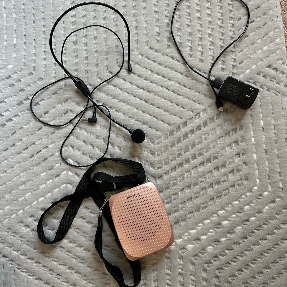 Zoweetek Portable Voice Amplifier in Pink